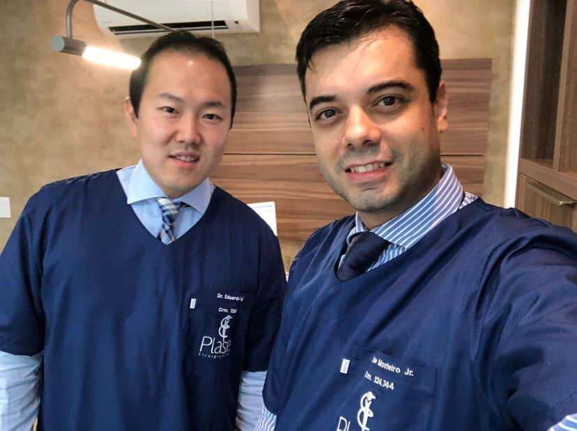 Dr. Eduardo Fuji e Dr. Ivan Monteiro Jr, cirurgiões plásticos da Plastie